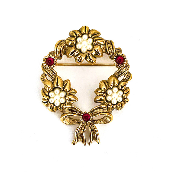 Avon 1994 Rose Wreath Pin - Antiqued Gold-Tone with Red Crystals & White Flowers - Picture 3 of 7